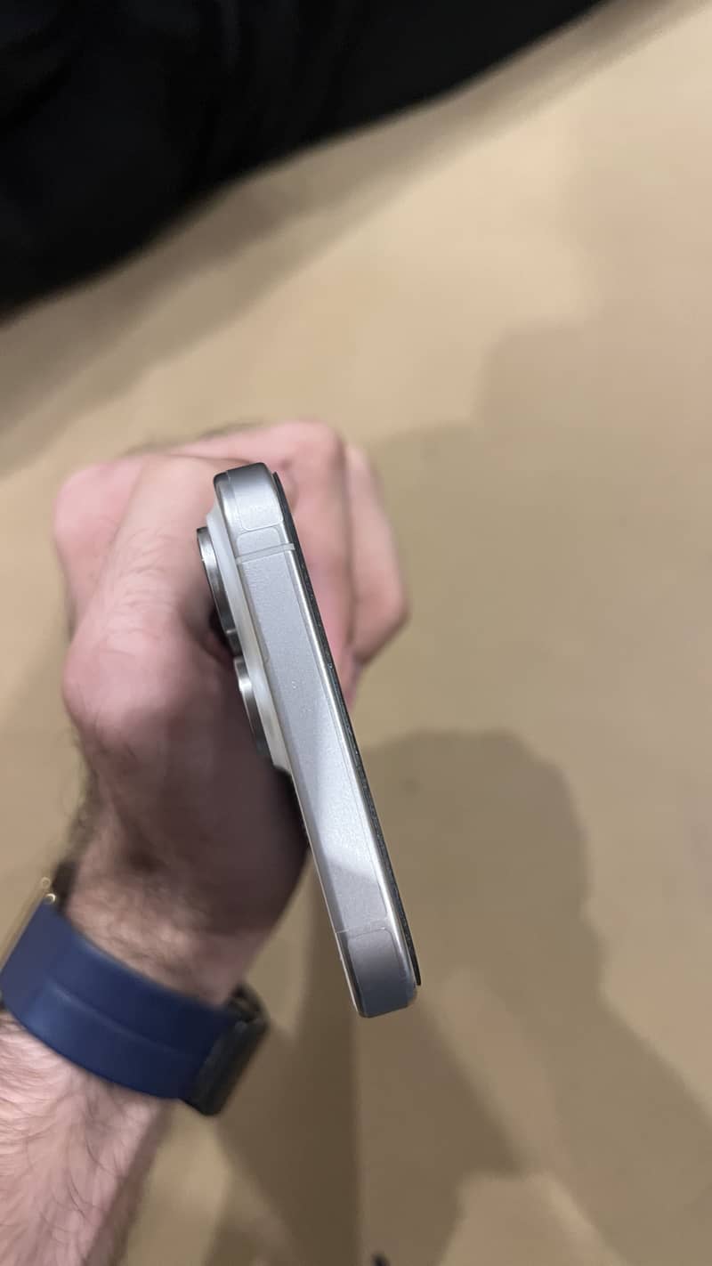 Apple iPhone 15 Pro Max 3