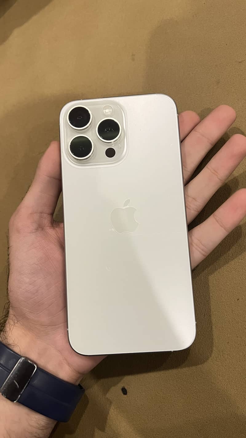 Apple iPhone 15 Pro Max 5