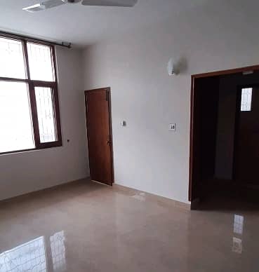 Upper Portion For Grabs In 2 Kanal F-10