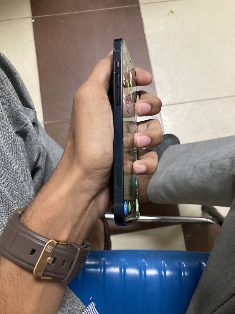 Apple iPhone 12 1