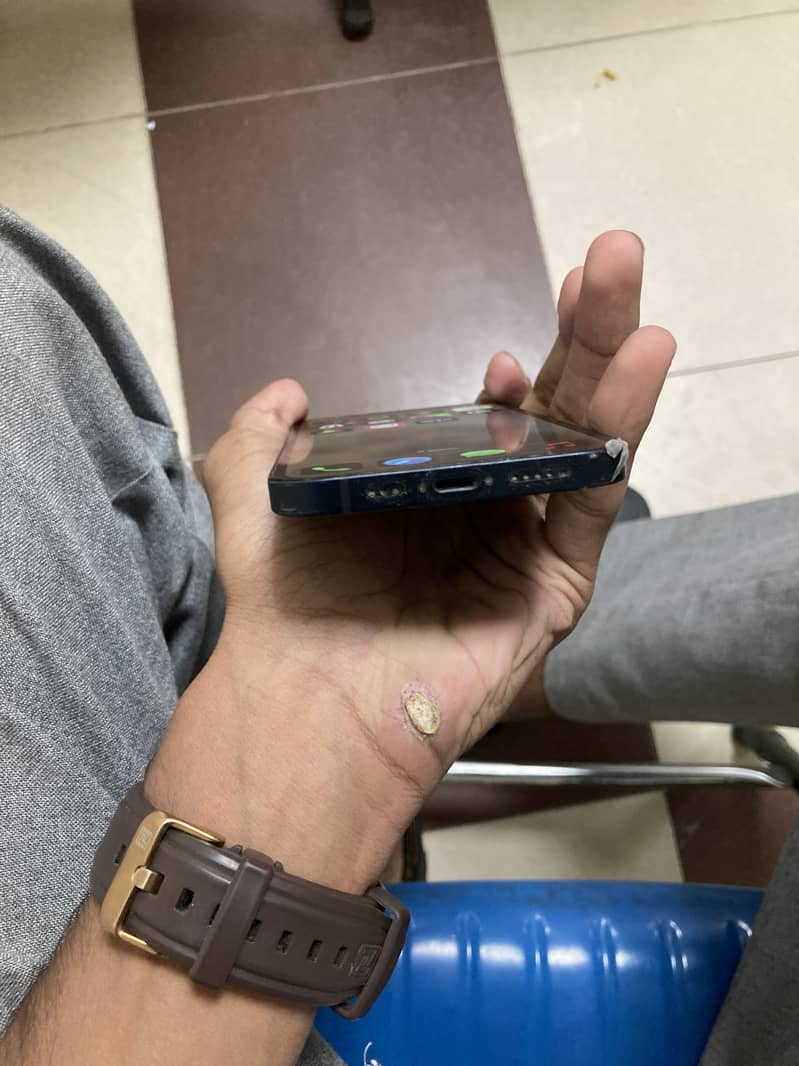 Apple iPhone 12 3