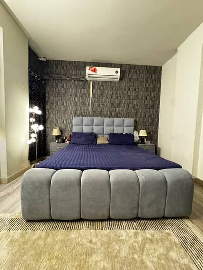 A Flat Of 2000 Square Feet In Rs. 140000 in Park Avenue