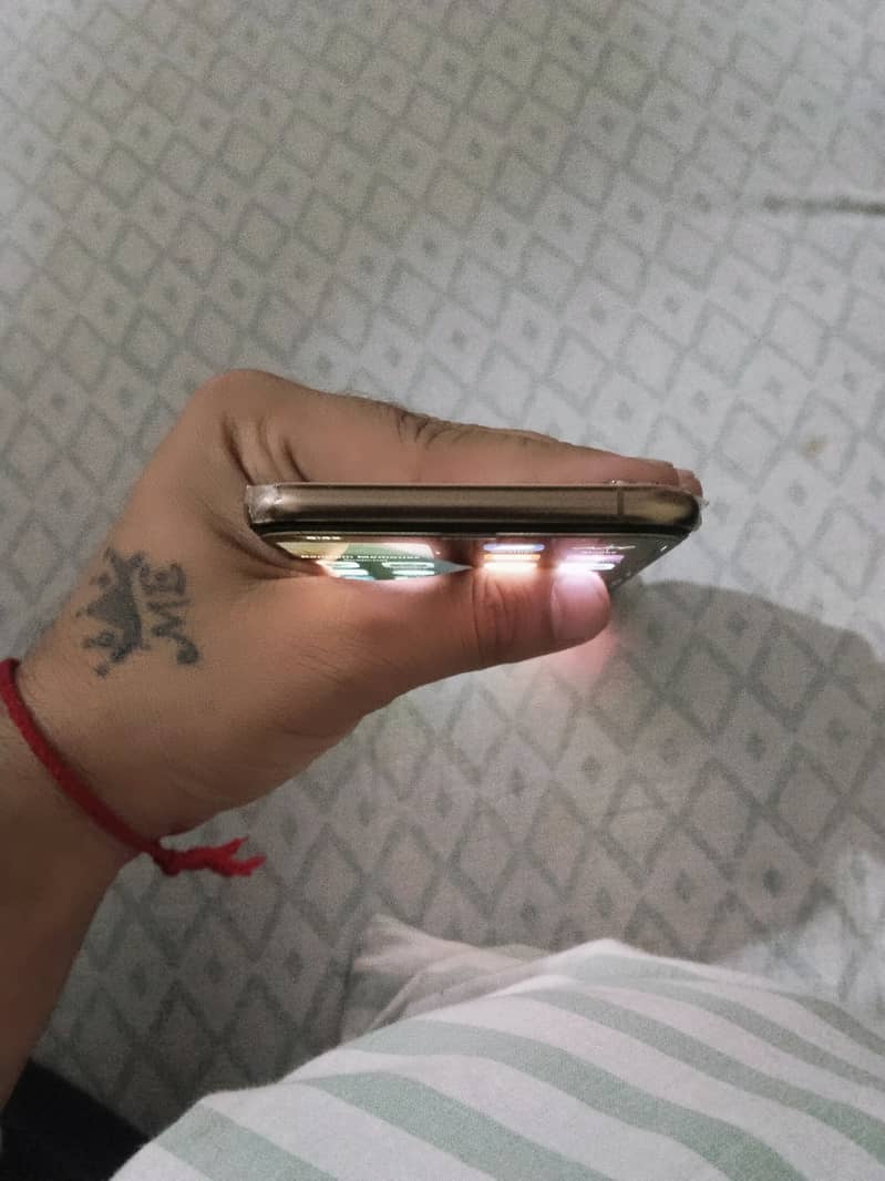Apple iPhone XS Max 3