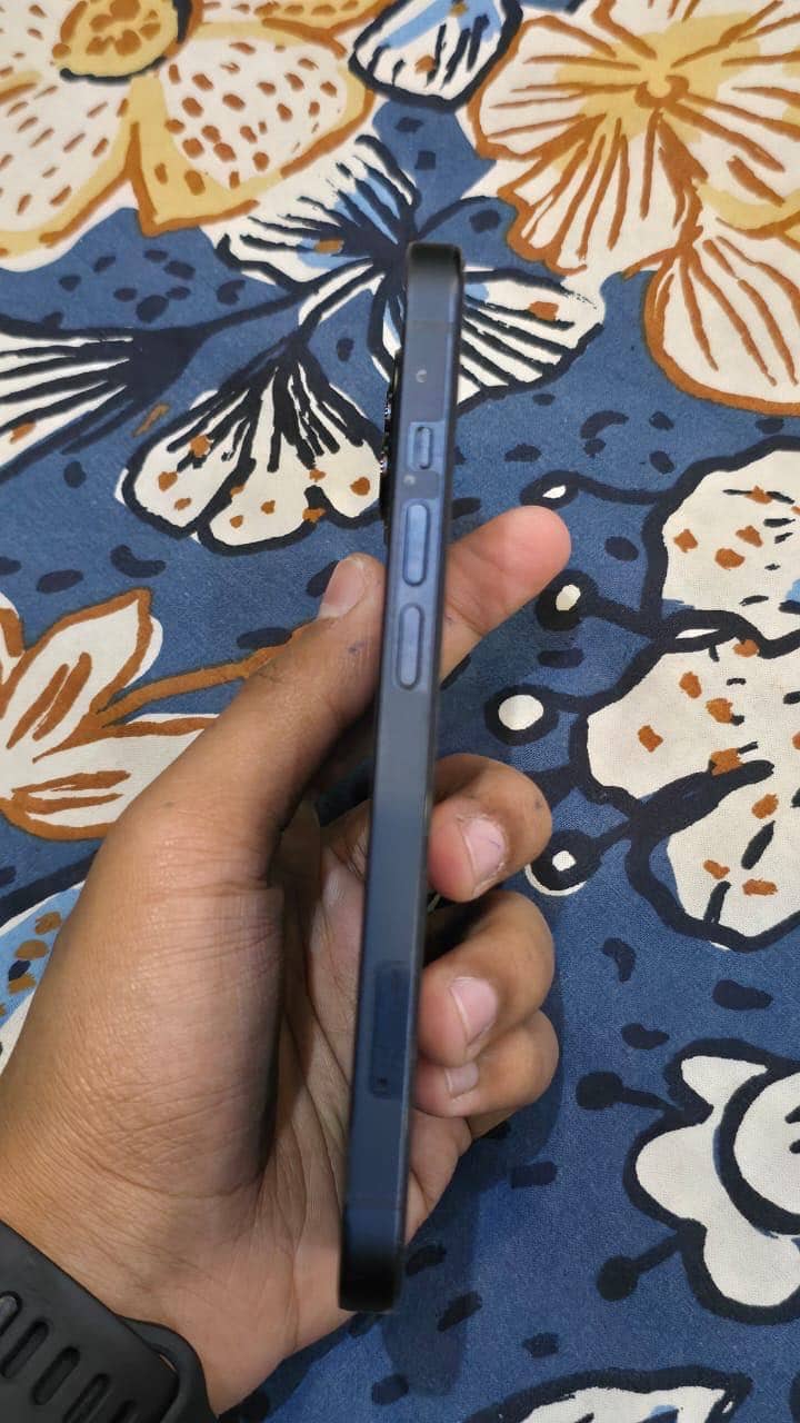 Apple iPhone 13 1