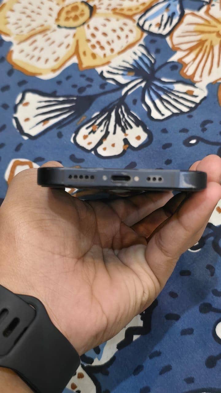 Apple iPhone 13 4