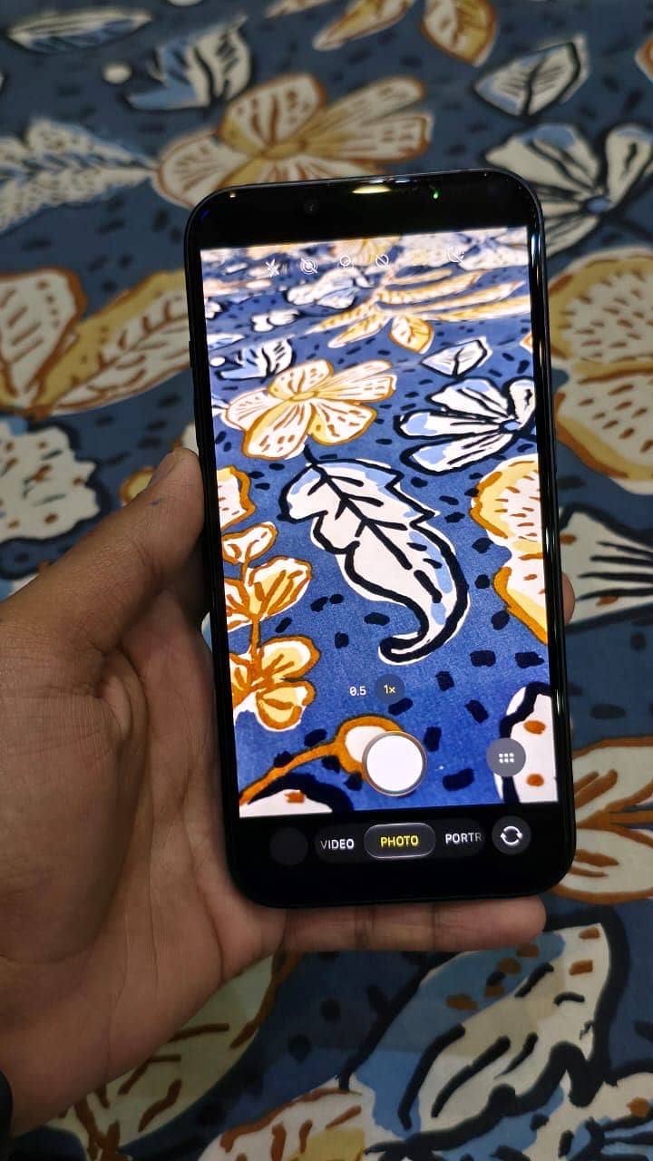 Apple iPhone 13 8