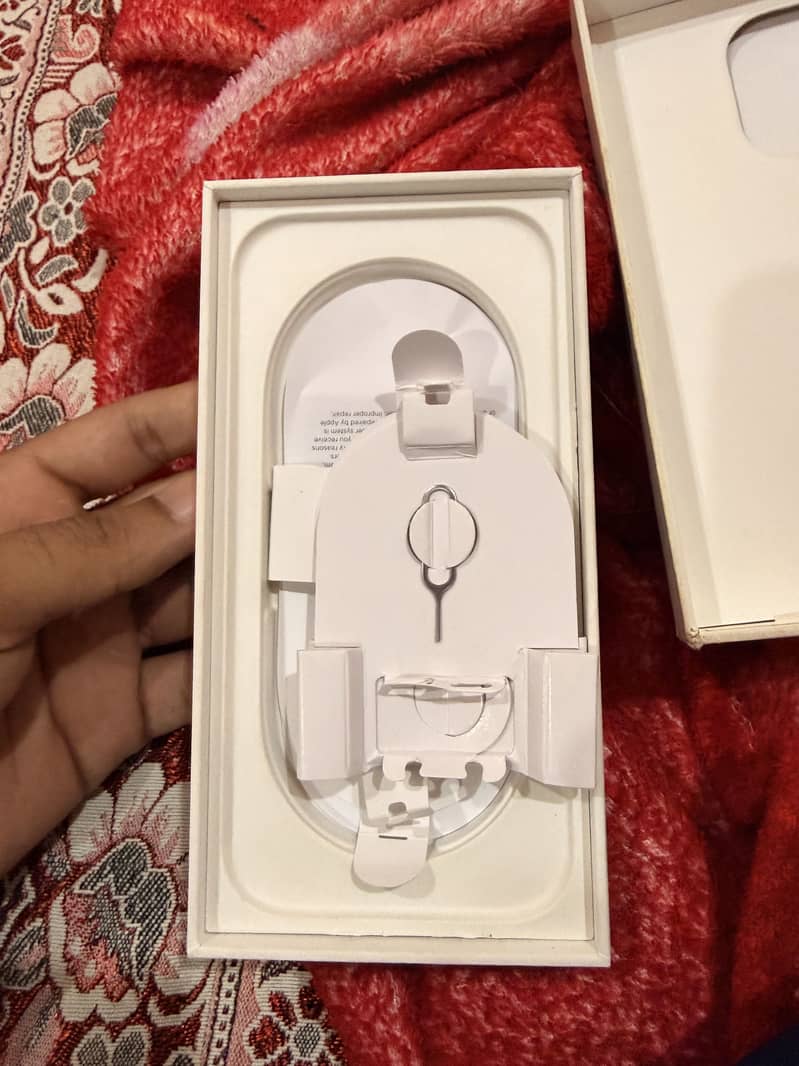 Apple iPhone 16 Pro 11