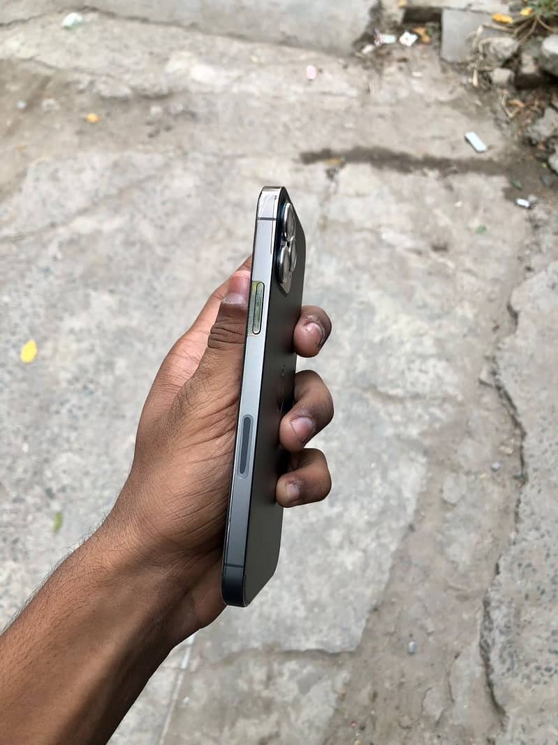 Apple iPhone 12 Pro 1