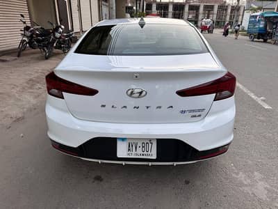 Hyundai Elantra 2022
