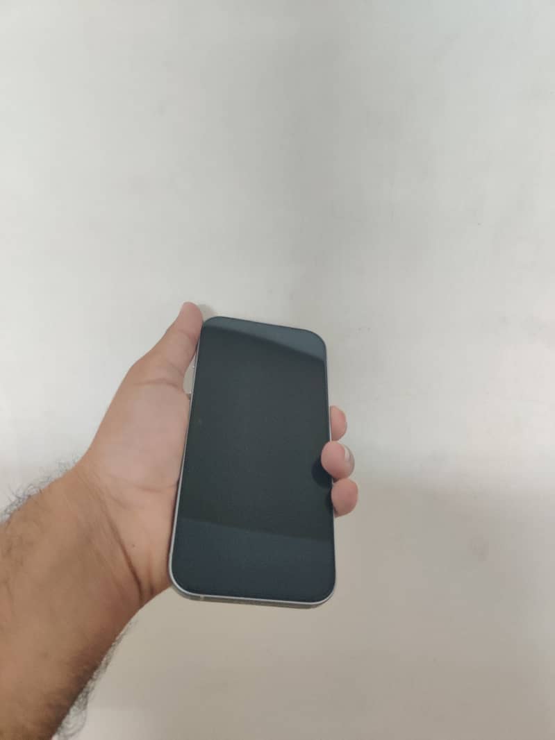 Apple iPhone 15 4