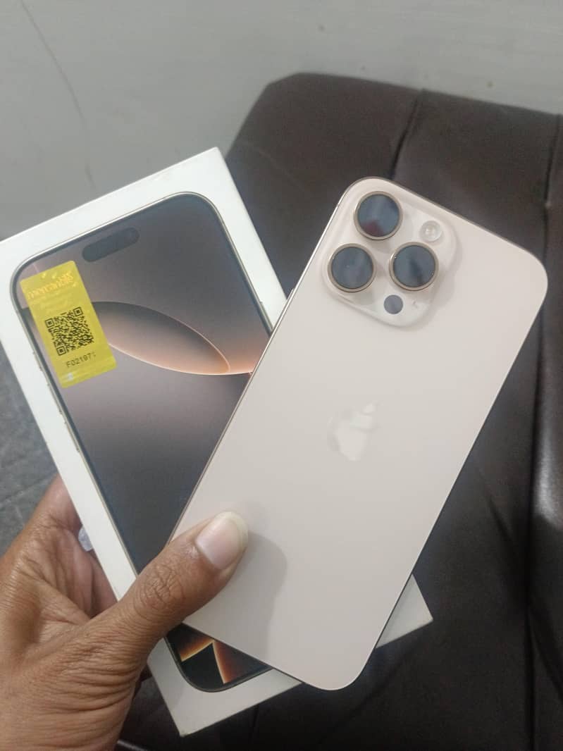 Apple iPhone 16 Pro Max 0