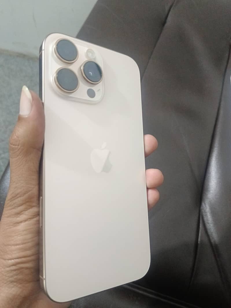 Apple iPhone 16 Pro Max 3