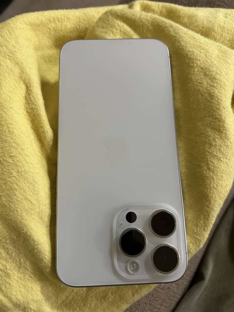 Apple iPhone 15 Pro Max 1