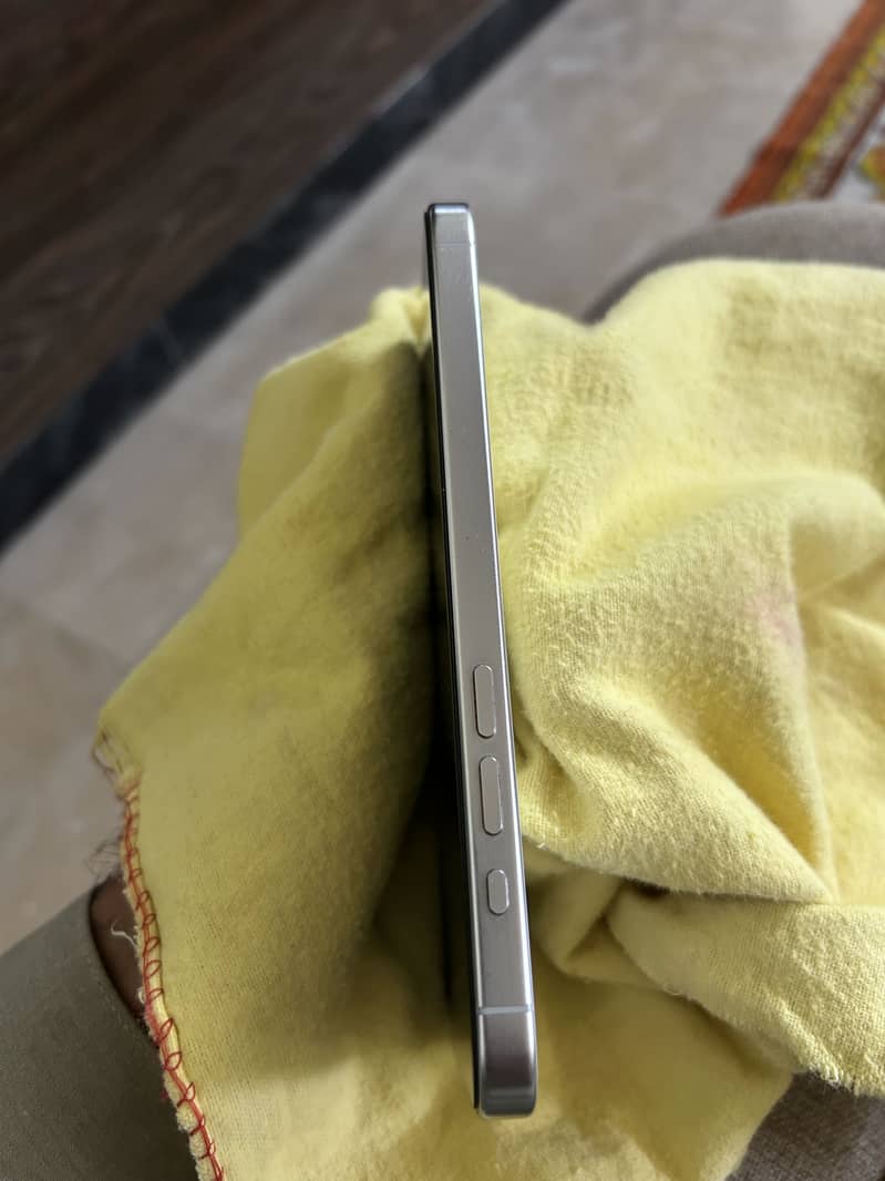 Apple iPhone 15 Pro Max 3