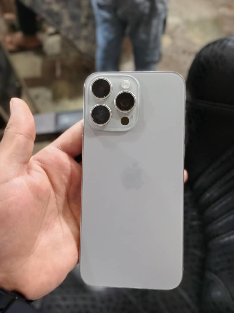 Apple iPhone 15 Pro Max 1