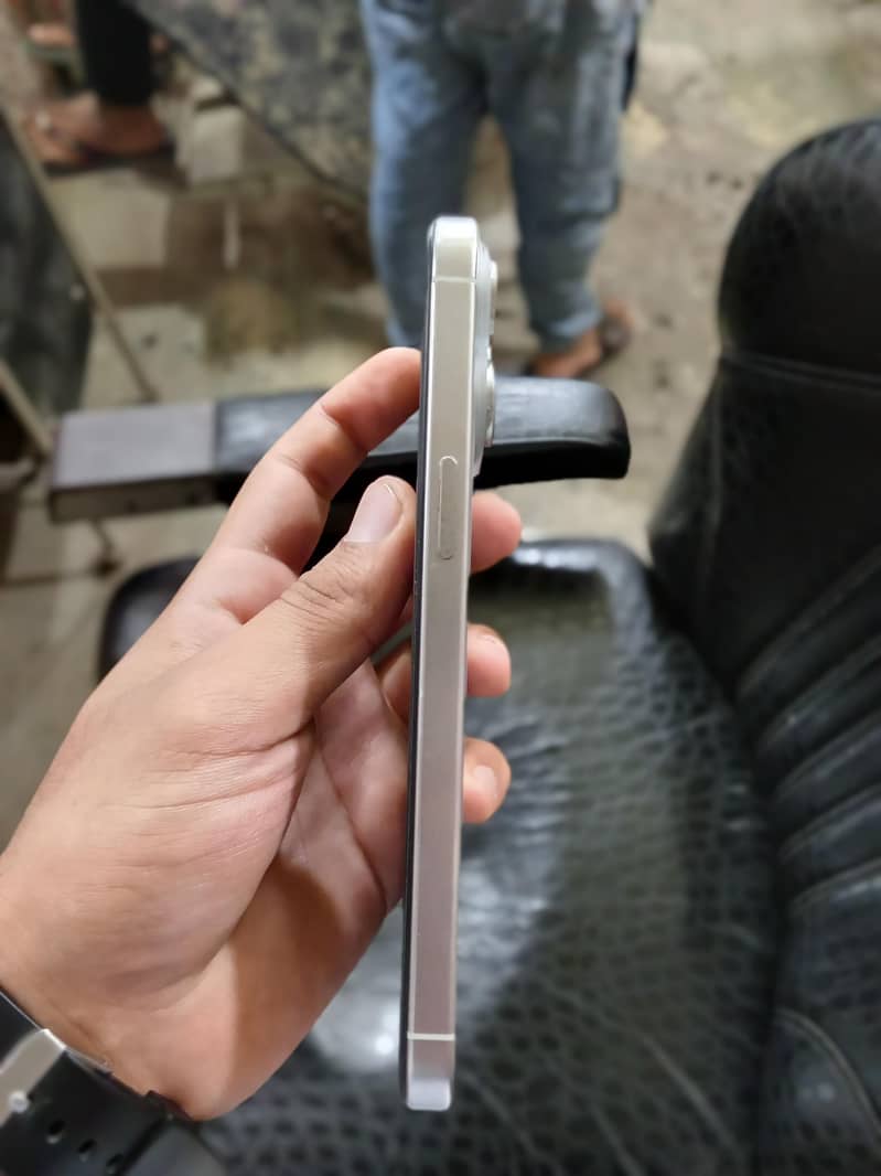 Apple iPhone 15 Pro Max 4