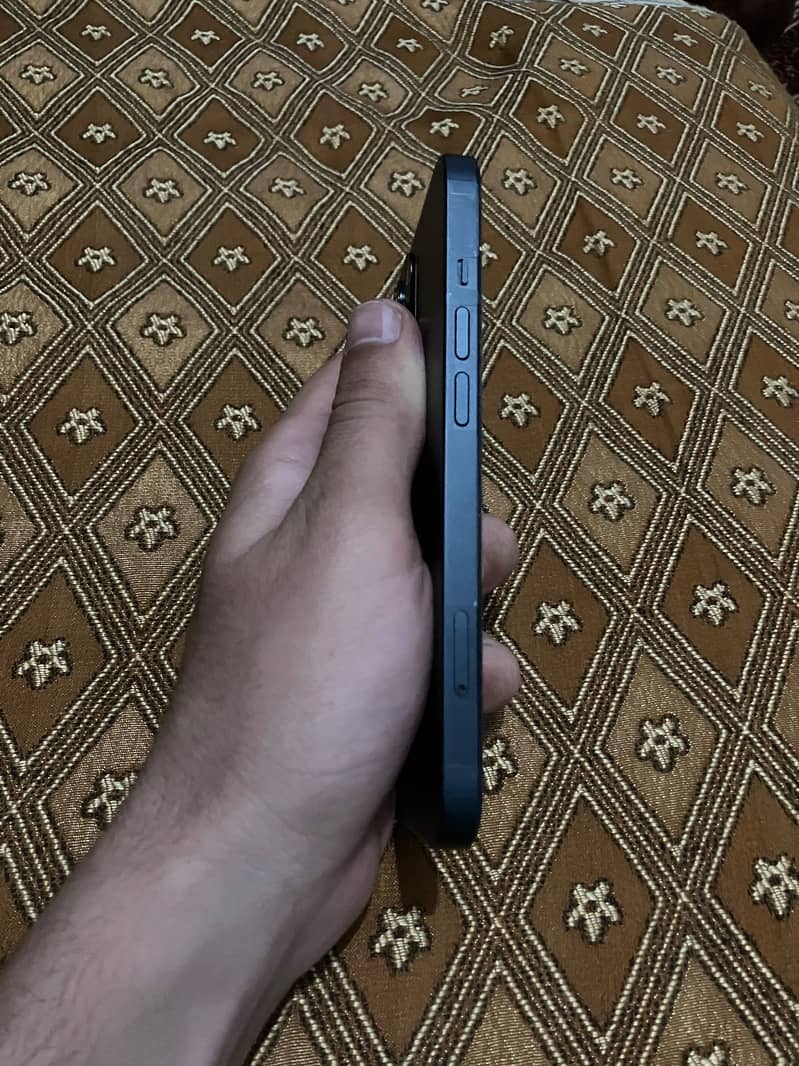 Apple iPhone 13 1