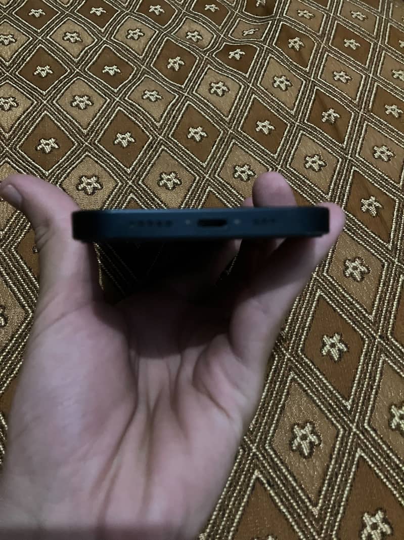 Apple iPhone 13 2