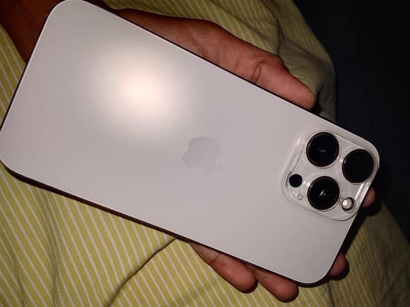Apple iPhone 16 Pro Max jv 0