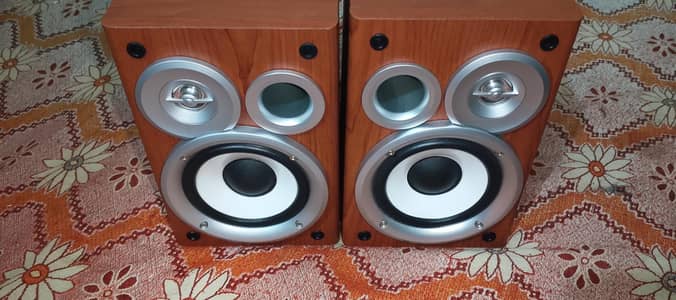 REAL SOUND. . . IMPORTED BOOKSHELF SPEAKER