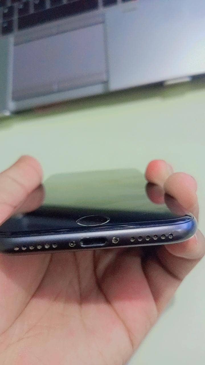 iPhone 8 3