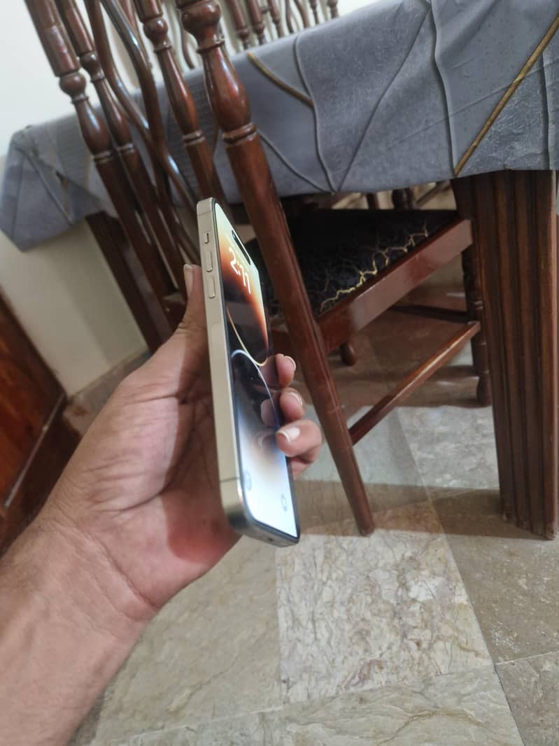 Apple iPhone 14 Pro Max 4