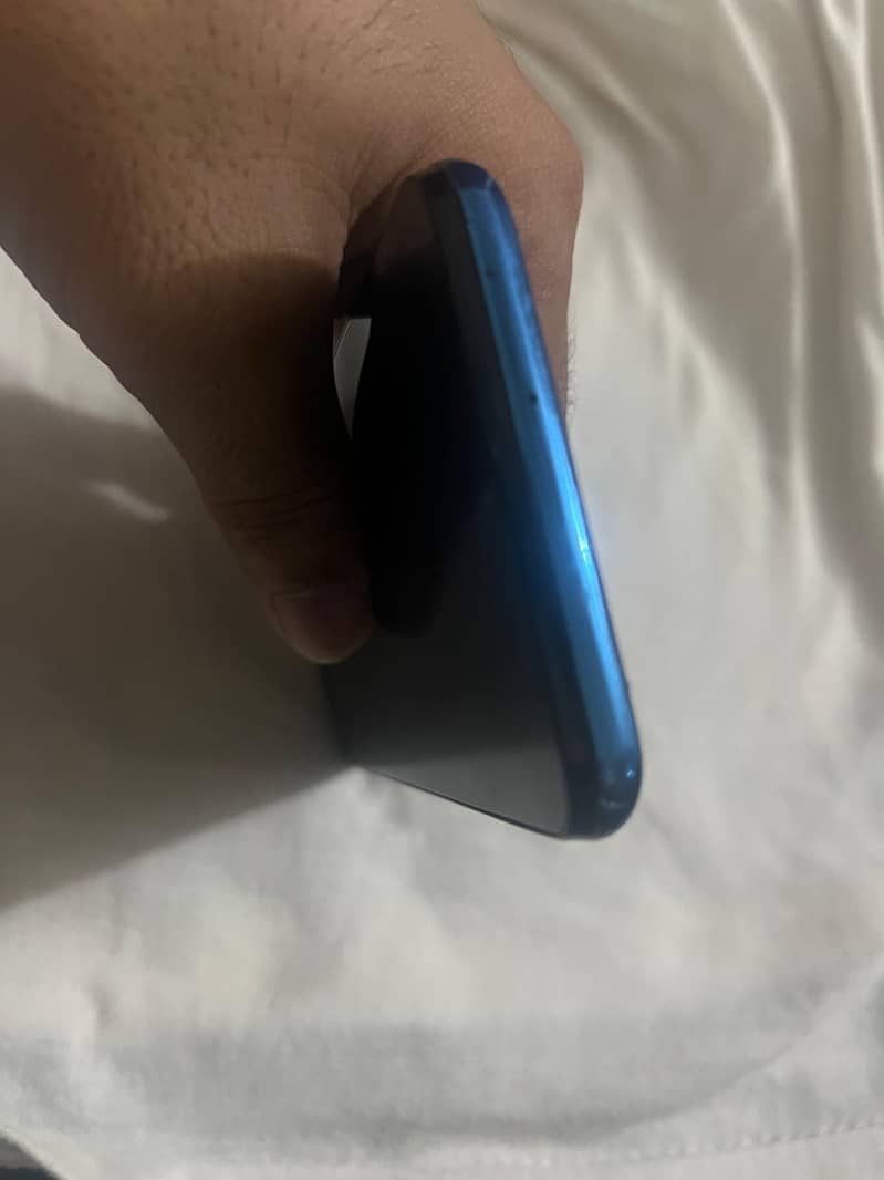 Samsung Mobile A50 4