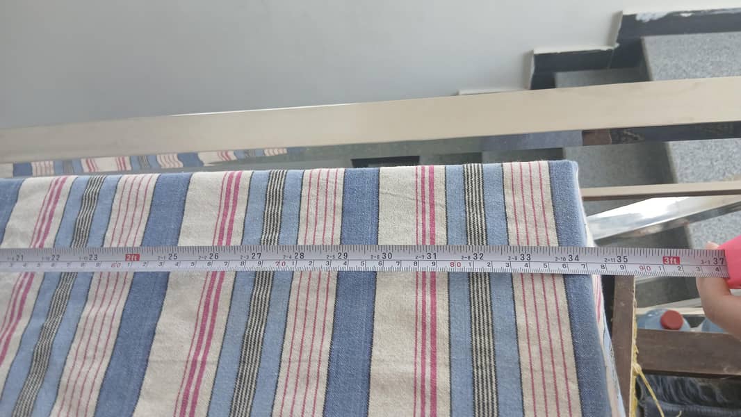 5ft Peti with stand 3