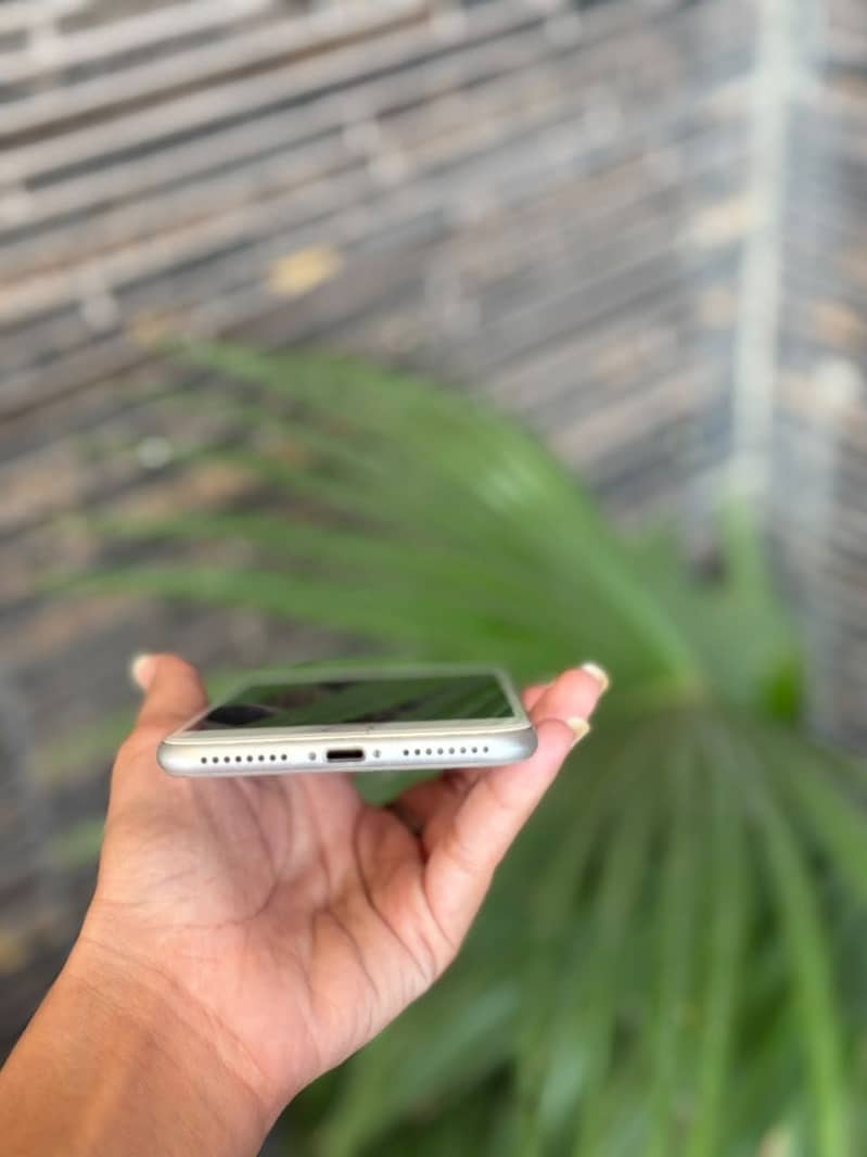 Apple iPhone 8 Plus 1