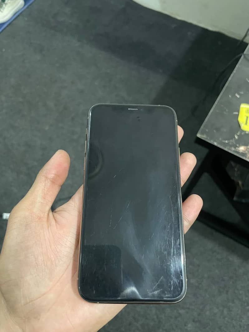 Apple iPhone 11 Pro,,, sim working 4