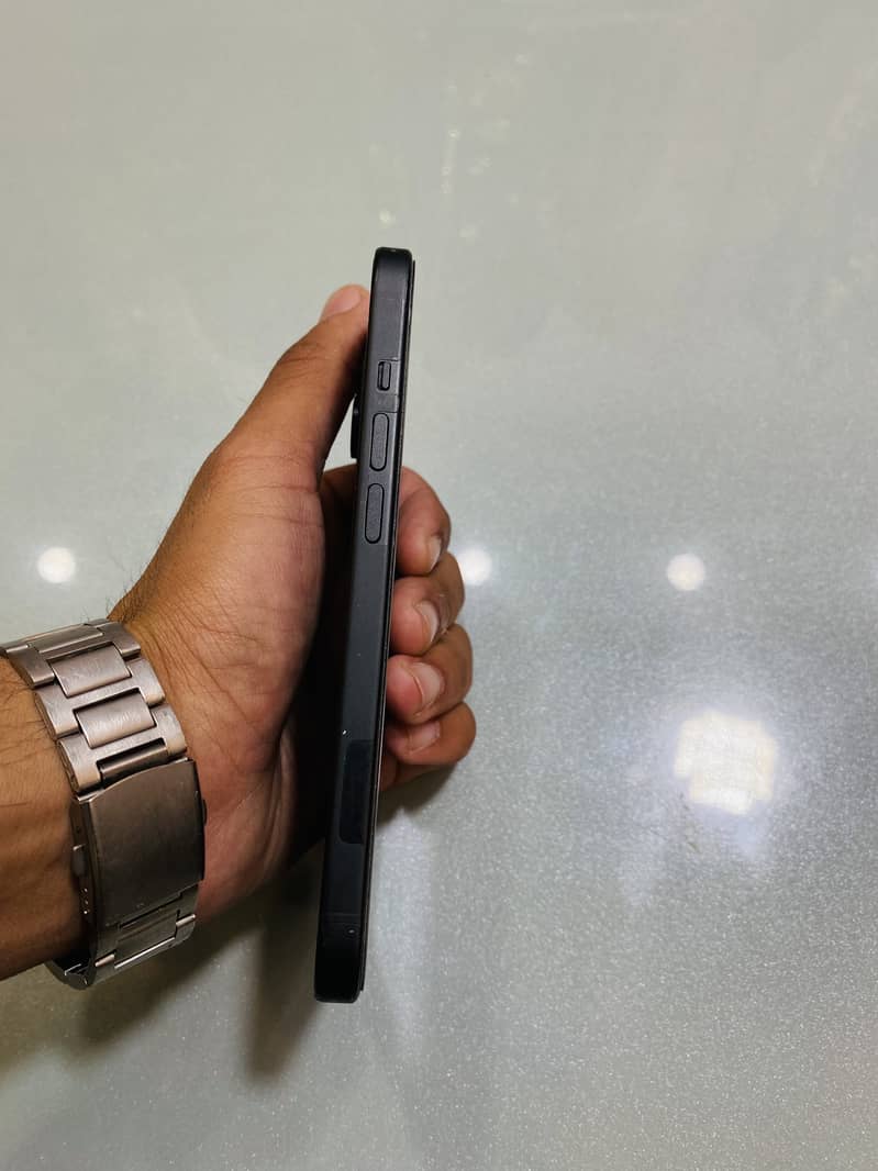 Apple iPhone 15 4
