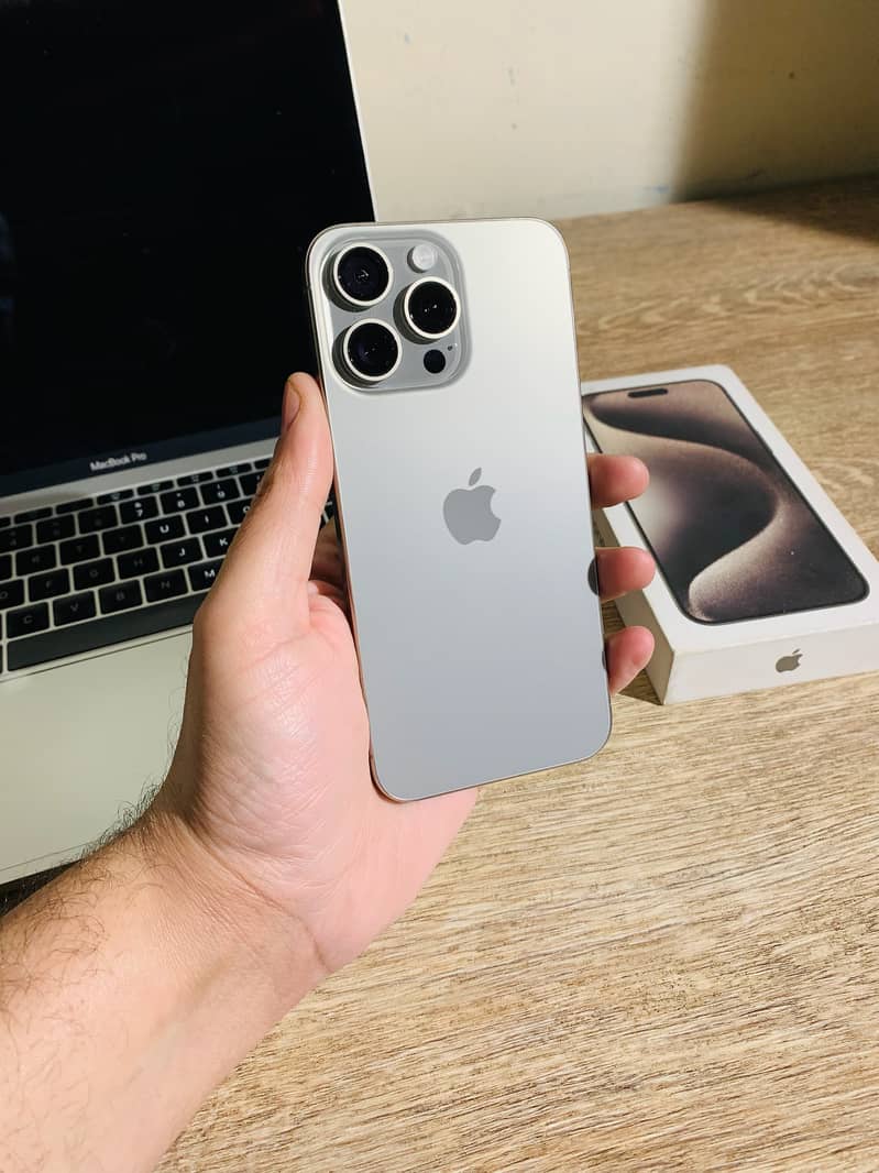 Apple iPhone 15 Pro Max 0