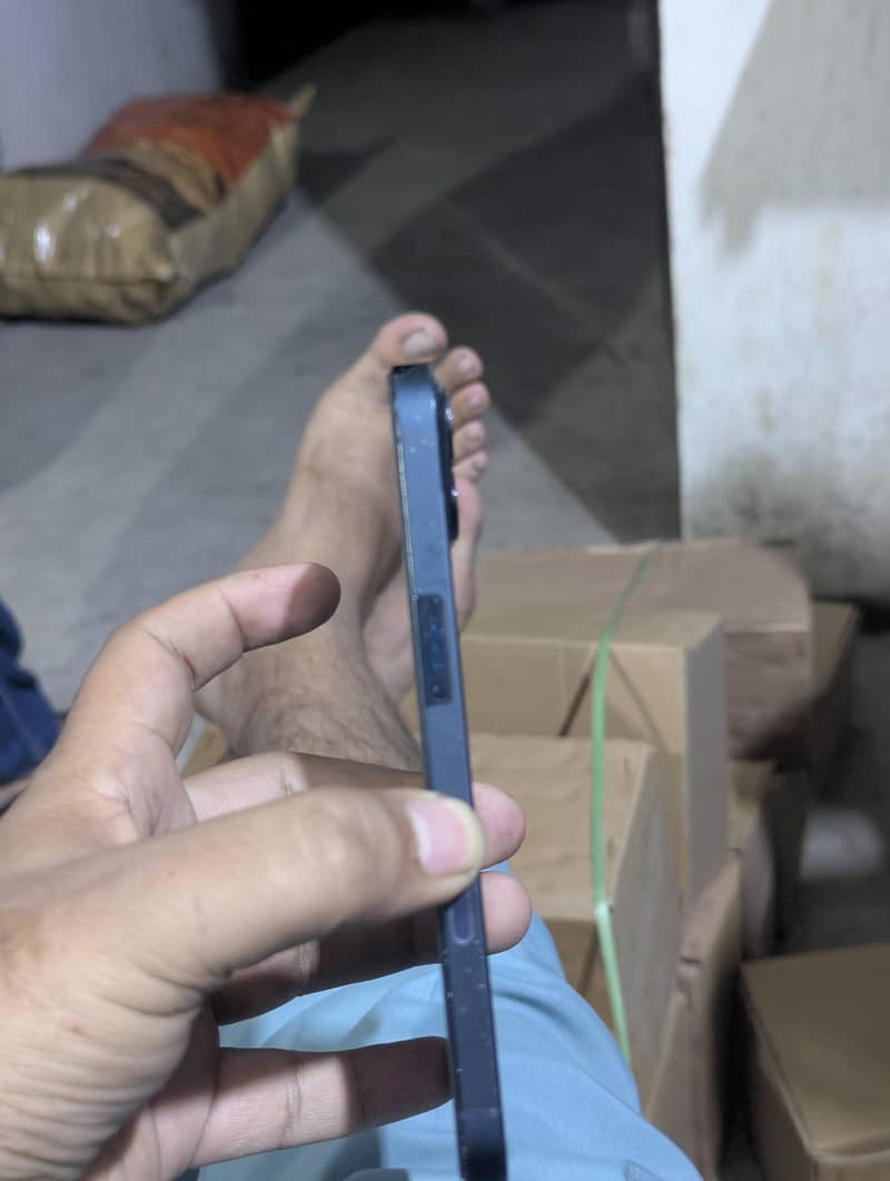 Apple iPhone 13 2