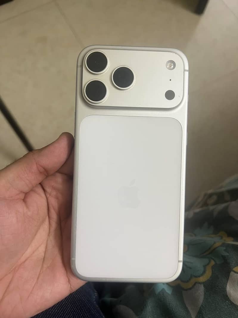 Apple iPhone 17 Pro Max 3