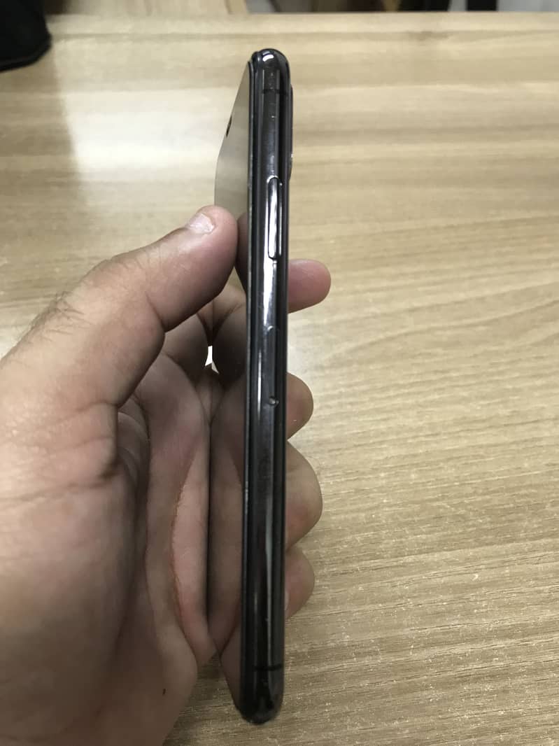 Apple iPhone XS 7