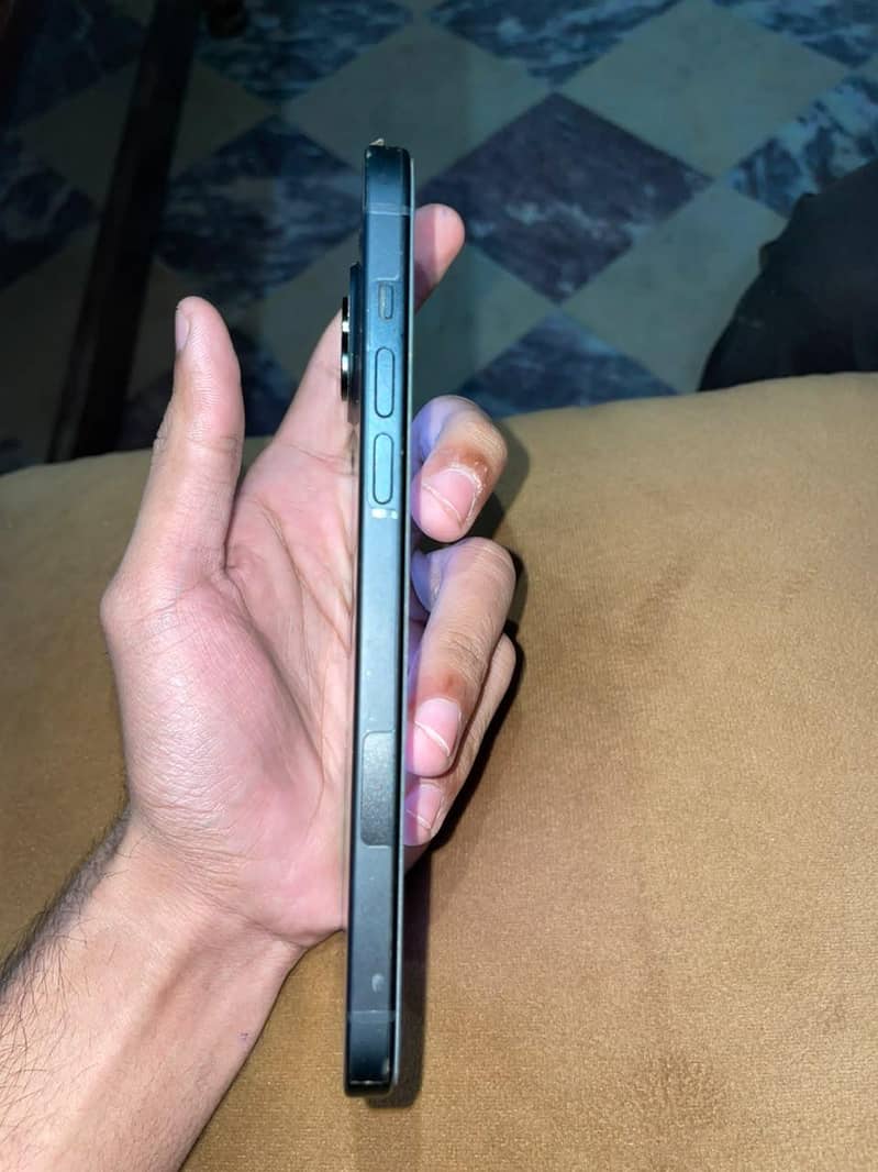 Apple iPhone 15 plus 4