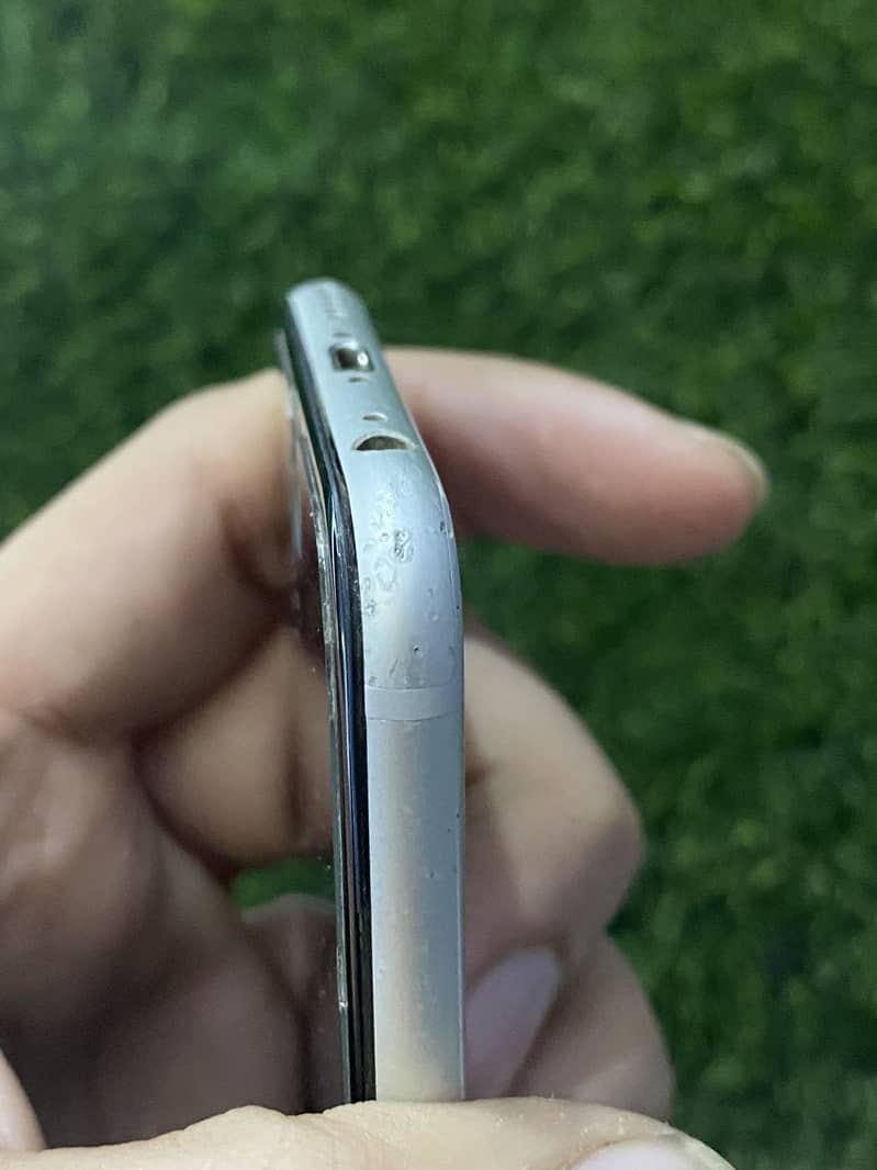 Apple iPhone 6S 4