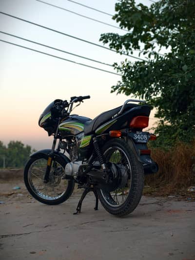 Honda 125 deluxe (5 forward gear)