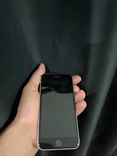 Apple iPhone SE