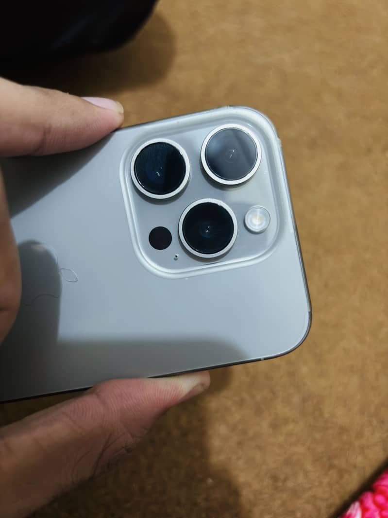 Apple iPhone 15 Pro 3