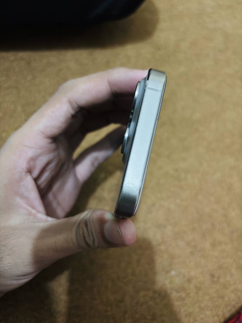 Apple iPhone 15 Pro 4