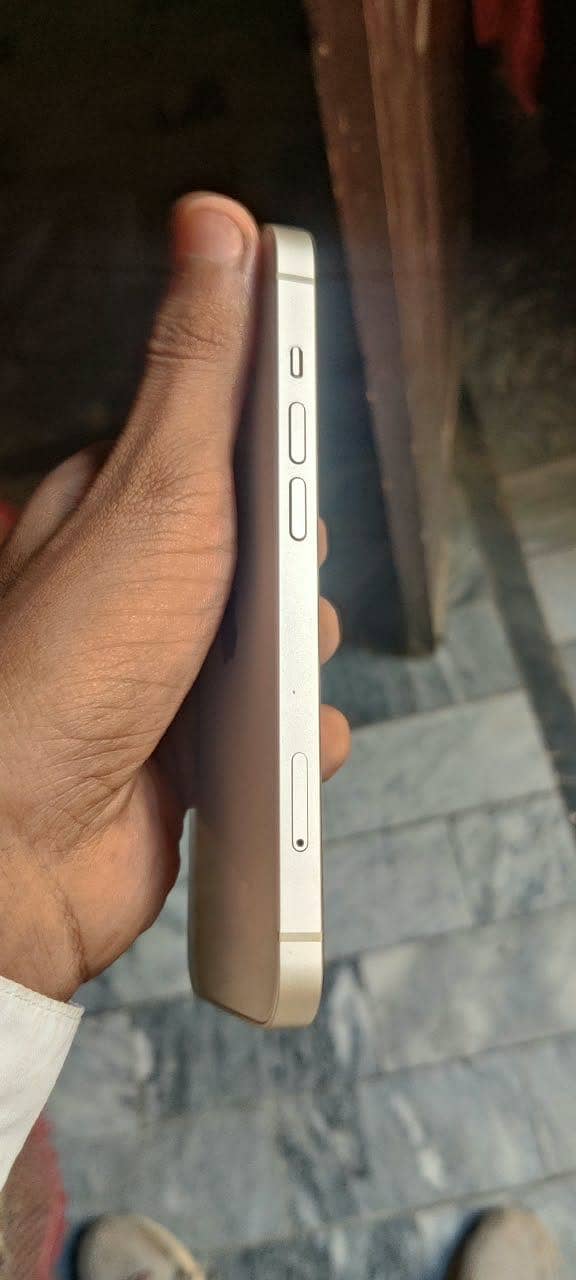 Apple iPhone 13 2