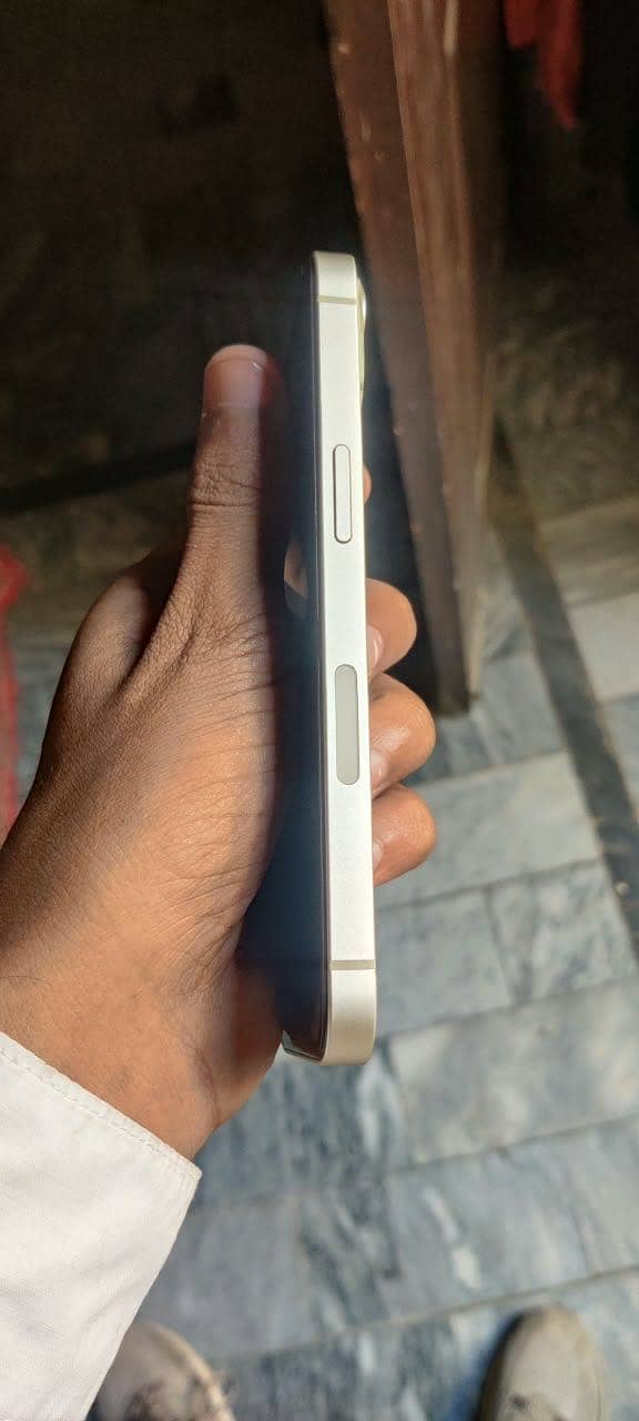 Apple iPhone 13 6