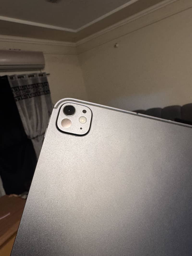 Ipad Pro M5 13 inch 4