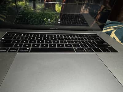 MacBook 2019 i9 15 inch touch bar