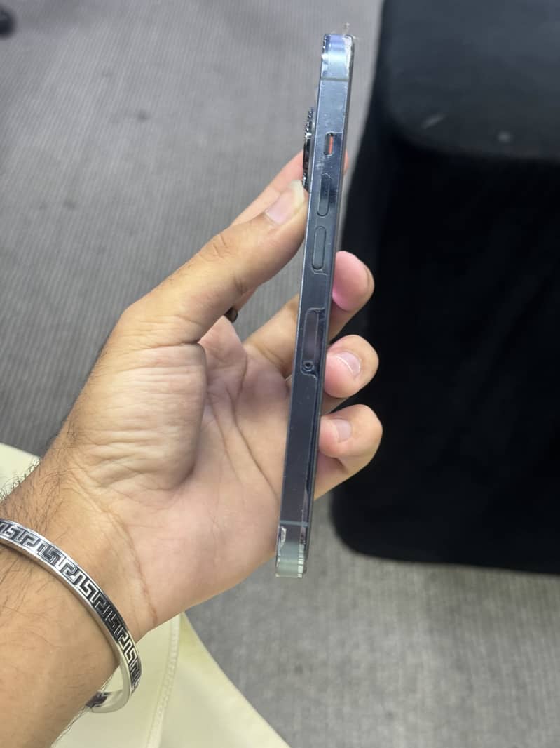 Apple iPhone 13 Pro 1