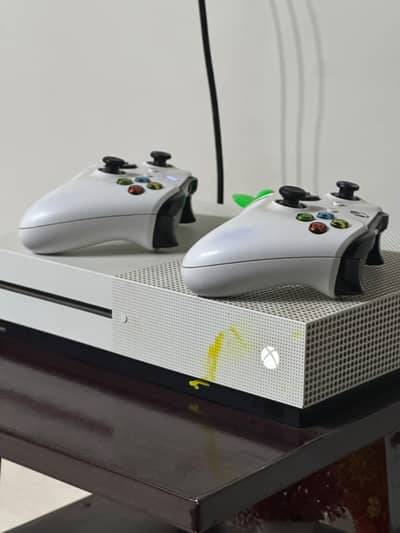 Selling my Xbox One S 500 GB with Two Controllers.