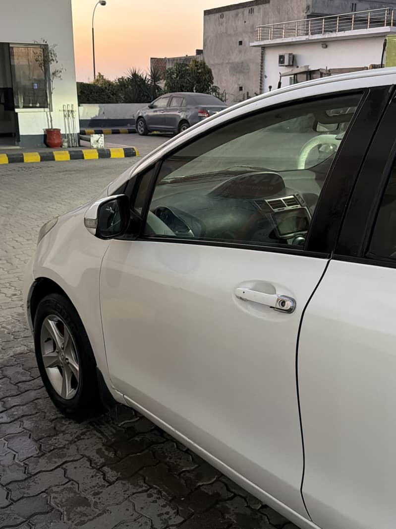 Toyota Vitz 2012 1