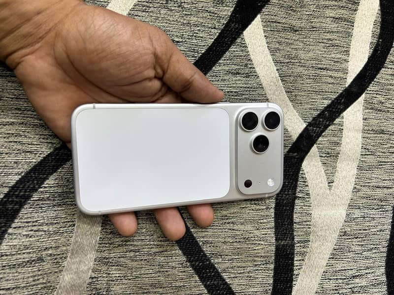Apple iPhone 17 Pro Max silver 0