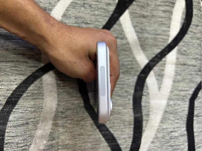 Apple iPhone 17 Pro Max silver 2